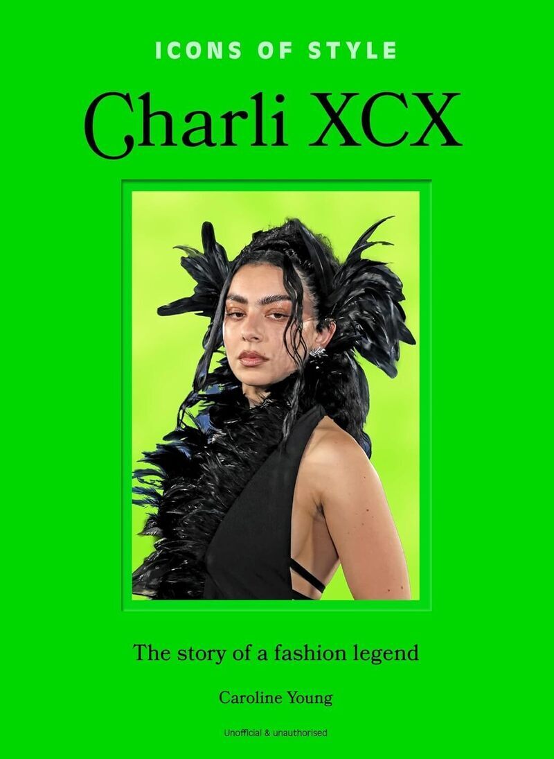 Charli XCX: l'histoire d'une légende de la mode - Fashion legends - Caroline Young - PLACE VICTOIRES
