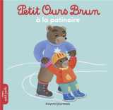 Petit ours brun a la patinoire